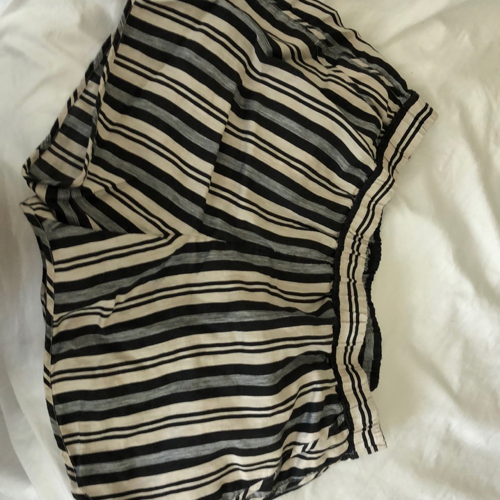 Madwell Large blue black and white shorts.
